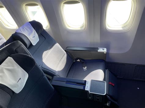 ba 777 200 premium economy.
